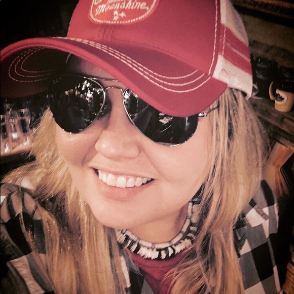 Meet your Posher, Misty - Picture 5 of 16